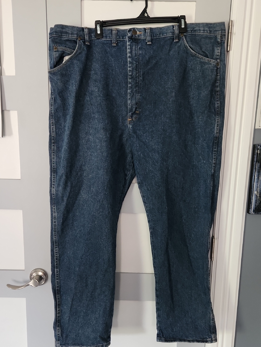 Wrangler Classic Men's Dark Blue Jeans, size 48 X 30
